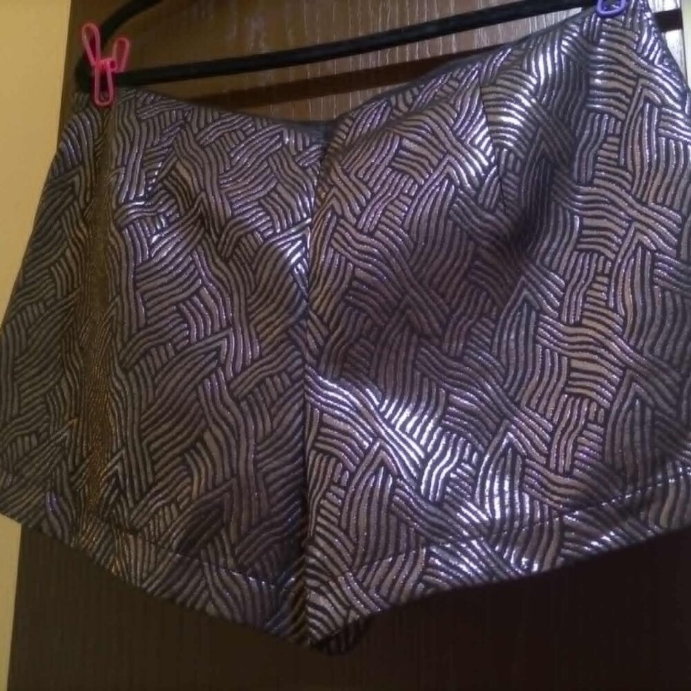 Silver Geometric Pattern Shorts - Picture 2 of 3